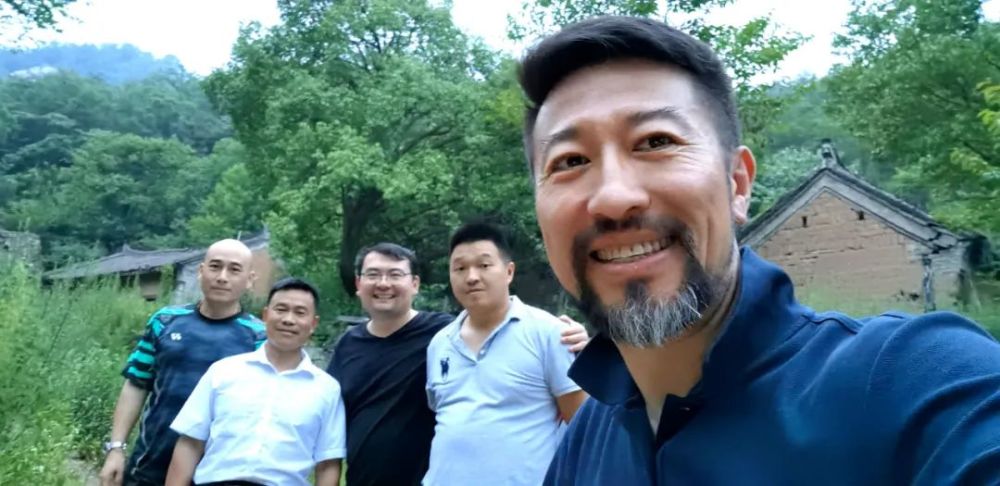 导演肖齐携《张玉滚》剧组到镇平县进行前期准备_腾讯新闻