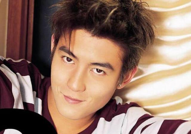 陈冠希|香港30年娱记爆料，陈冠希照片门后躲后备箱逃跑，还曾穿了防弹衣