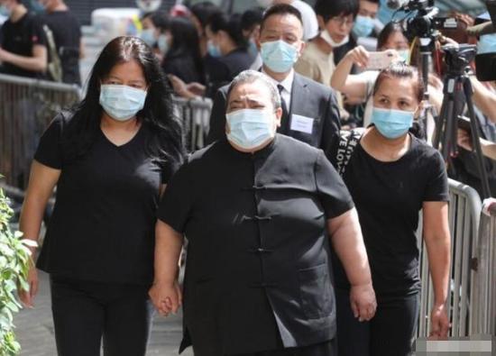 何超莲|何超莲与窦骁参加赌王葬礼，四太看见后，愿放下成见与女婿共乘一车