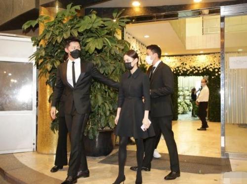 何超莲|何超莲与窦骁参加赌王葬礼，四太看见后，愿放下成见与女婿共乘一车