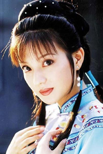 赵薇|真的离了？赵薇删除黄有龙有关动态，嫁入豪门如今传婚变