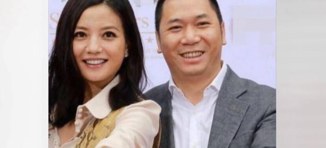 赵薇|真的离了？赵薇删除黄有龙有关动态，嫁入豪门如今传婚变