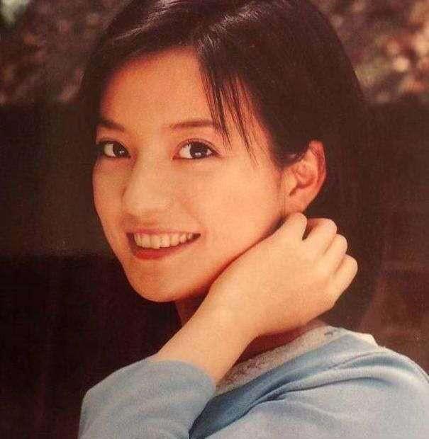 赵薇|真的离了？赵薇删除黄有龙有关动态，嫁入豪门如今传婚变