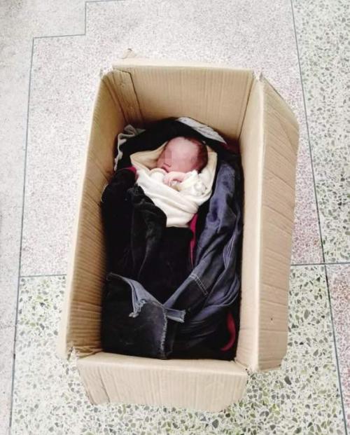 先天患病男婴被遗弃,没想到还活着要回却难