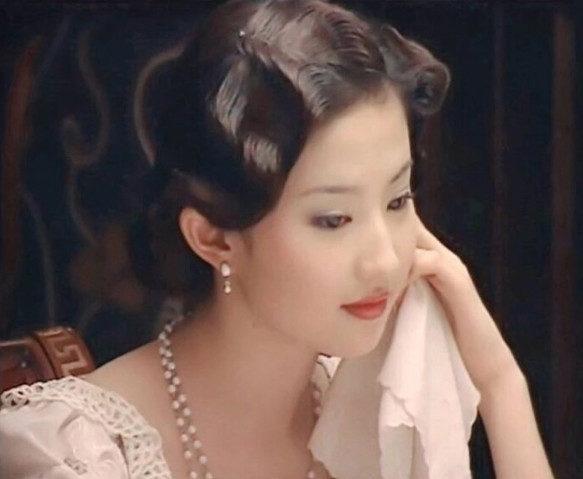 刘亦菲|刘亦菲凭啥演《花木兰》女主？明明可以靠脸吃饭，她却偏要靠实力