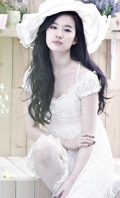 刘亦菲|刘亦菲凭啥演《花木兰》女主？明明可以靠脸吃饭，她却偏要靠实力