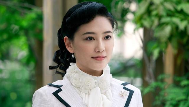 1927年,17岁的蒋士云就已经是江南名媛, 张学良在舞会上与她四目相对