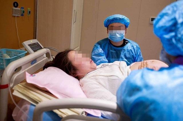 产妇生孩子时,让谁陪产更合适?不是妈妈也不是婆婆,还有这个人