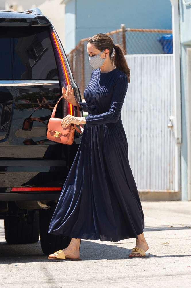 安吉丽娜·朱莉|帅！安吉丽娜·朱莉带12岁儿子出门，男神气质不输老爸布拉德·皮特