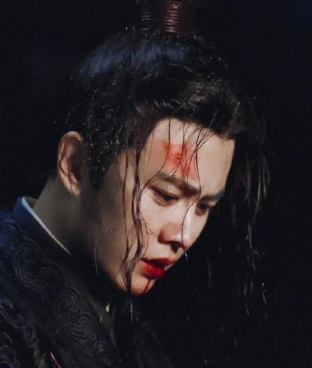 朱一龙|《重启》朱一龙又吐血，战损妆最好看的八位男演员，这三位成反面教材