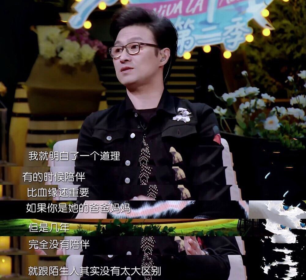 章子怡|章子怡晒一家四口近照，细节表明小苹果会来事，难怪母女感情超好