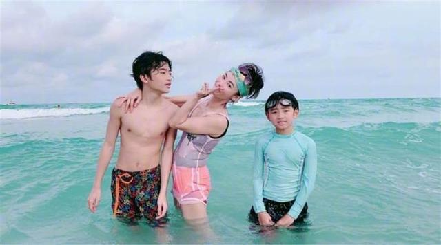 张柏芝|张柏芝常分享家庭日常，众人大呼13岁的Lucas有老爸谢霆锋的影子