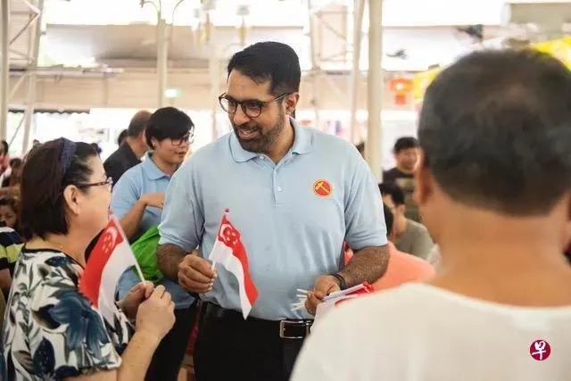 新加坡_时政|新加坡，继续姓李