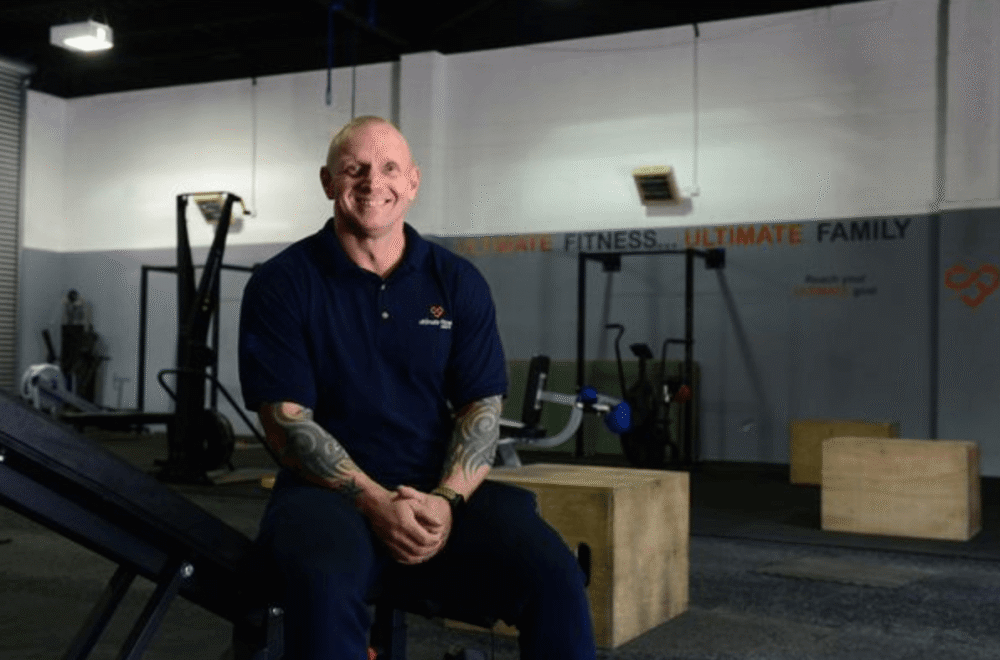 乔纳森·贝利|英国男子预告上吊后开直播，400多名观众围观没能阻止他自杀