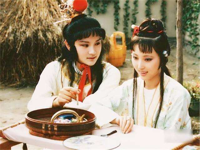 贾宝玉|林黛玉对贾宝玉有多与众不同？袭人的暗讽道出真相！