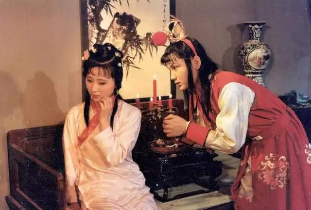 贾宝玉|林黛玉对贾宝玉有多与众不同？袭人的暗讽道出真相！