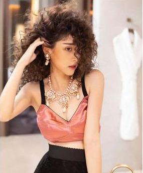 陈凯琳|TVB港姐冠军怀孕期间爆炸头示人，用特别方式公布二胎性别