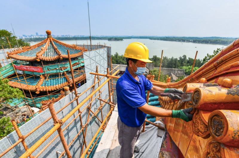 颐和园|炎炎烈日下，工人这样在颐和园修古建