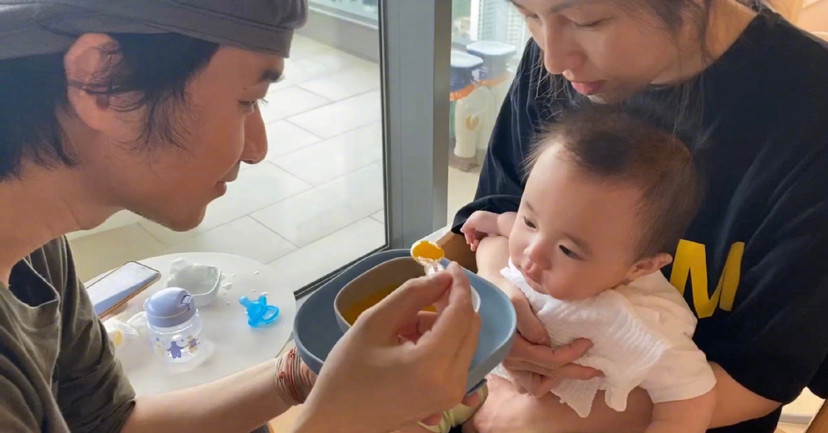 古巨基|古巨基结婚纪念日晒全家福，变身奶爸喂宝宝吃饭，怕感染病毒164天没出门