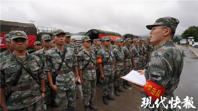 星夜驰援江西九江这支参加过1998年抗洪的部队驰援江西