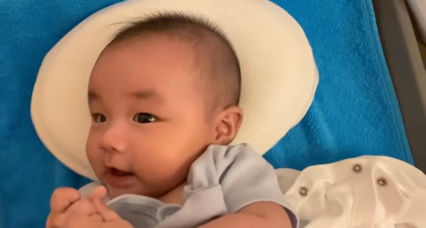 古巨基|古巨基结婚纪念日晒全家福，变身奶爸喂宝宝吃饭，怕感染病毒164天没出门