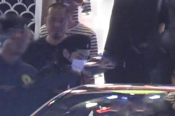 杨紫|撕番事件已翻篇？杨紫吴亦凡深夜与剧组吃火锅，两人破不合传闻！