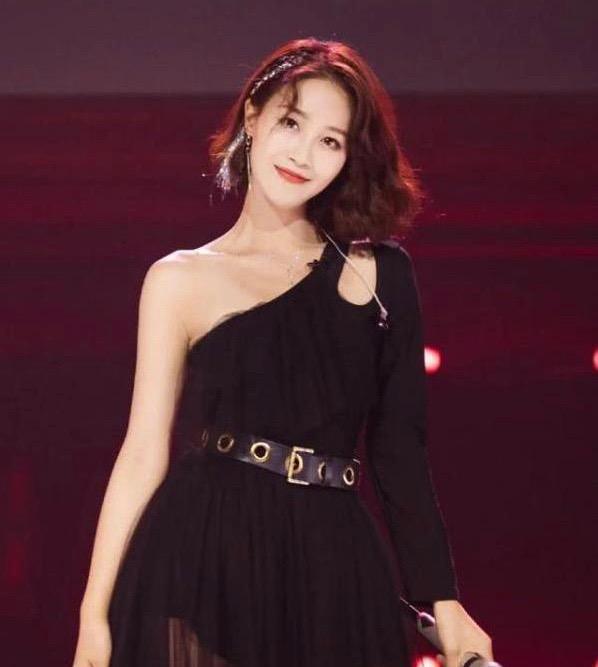 蓝盈莹|蓝盈莹再次被嘲情商低？用手指人、队友哭她大笑，遭喊话没人情味