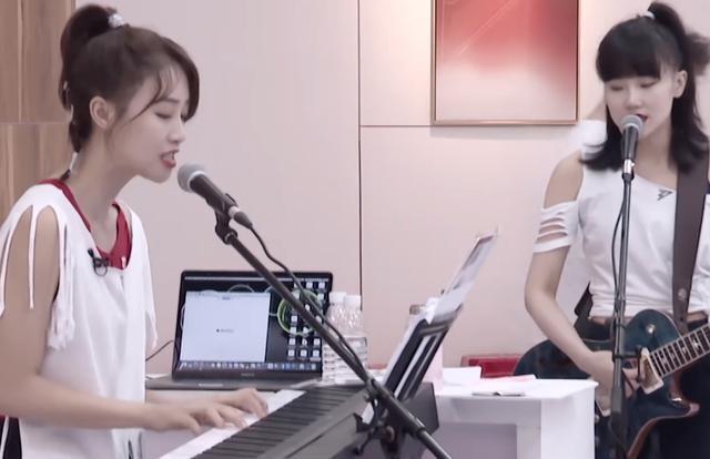 蓝盈莹|蓝盈莹再次被嘲情商低？用手指人、队友哭她大笑，遭喊话没人情味