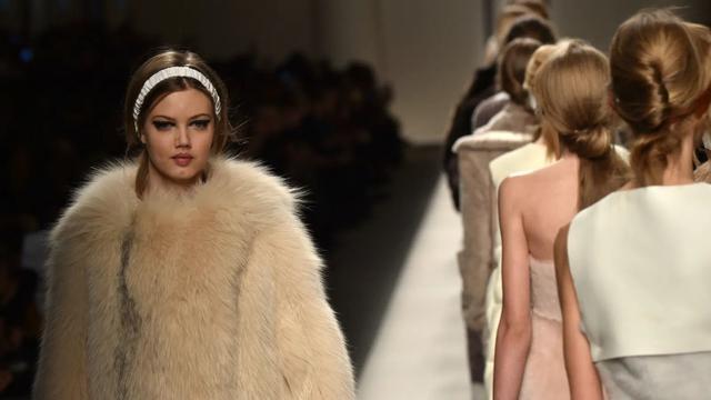 狐狸|生剥狐狸皮，尸体堆成山，英媒曝亚洲皮草厂惨状，人间地狱…