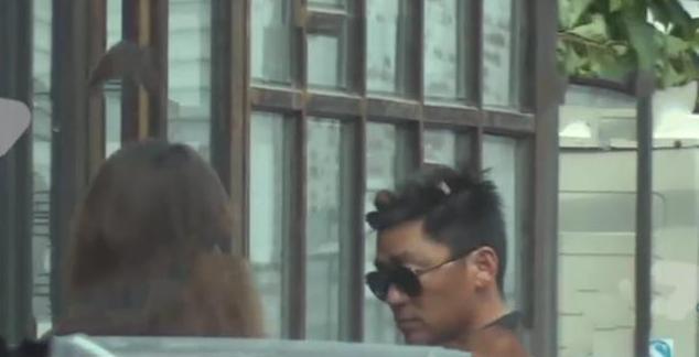 王宝强|王宝强冯清被传结婚后首现身，身高差很抢眼，女方开豪车出门