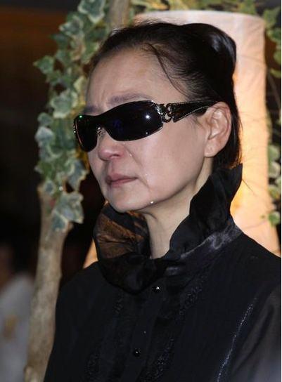 一生4段恋情第3段惨被摘子宫52岁丧夫她的人生如戏