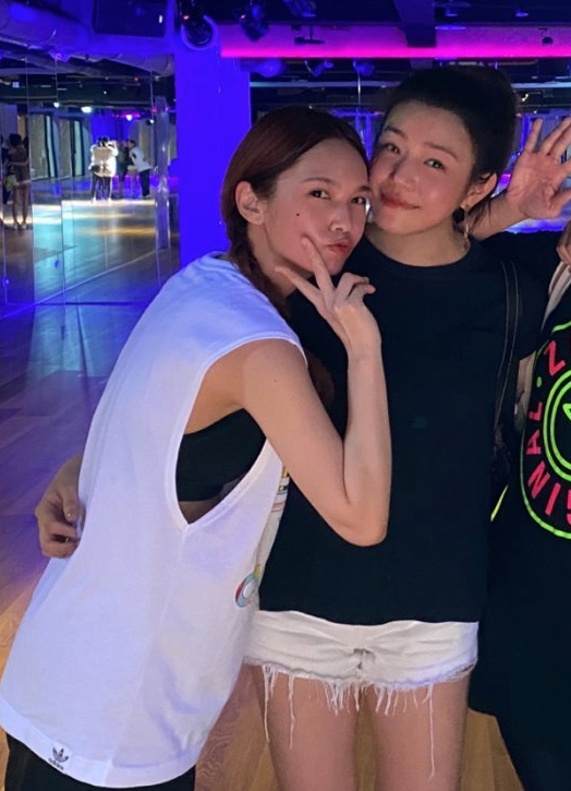 陈妍希|杨丞琳陈妍希相约健身房，两大冻龄女神素颜同框，颜值爆灯