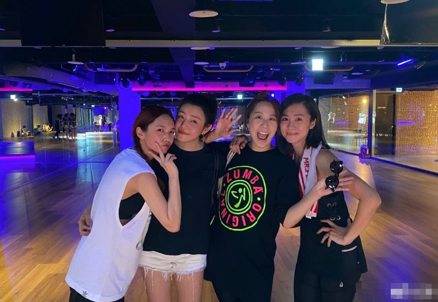 陈妍希|杨丞琳陈妍希相约健身房，两大冻龄女神素颜同框，颜值爆灯