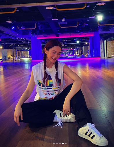 陈妍希|杨丞琳陈妍希相约健身房，两大冻龄女神素颜同框，颜值爆灯