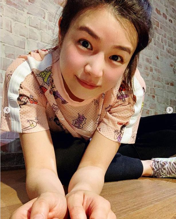 陈妍希|杨丞琳陈妍希相约健身房，两大冻龄女神素颜同框，颜值爆灯
