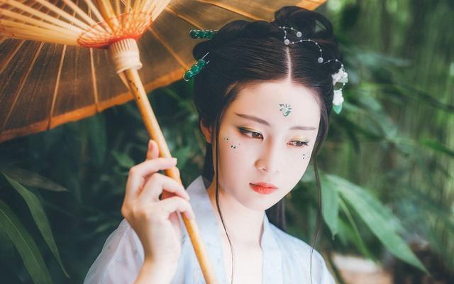 仓央嘉措|仓央嘉措的诗词有多细腻，他用最深情的伤感，诉说你寂寞的心声