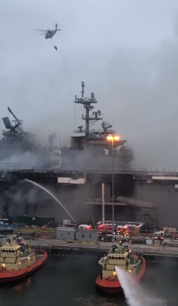 航母|十天内，美军2艘准航母被烧，在建新航母也起火……