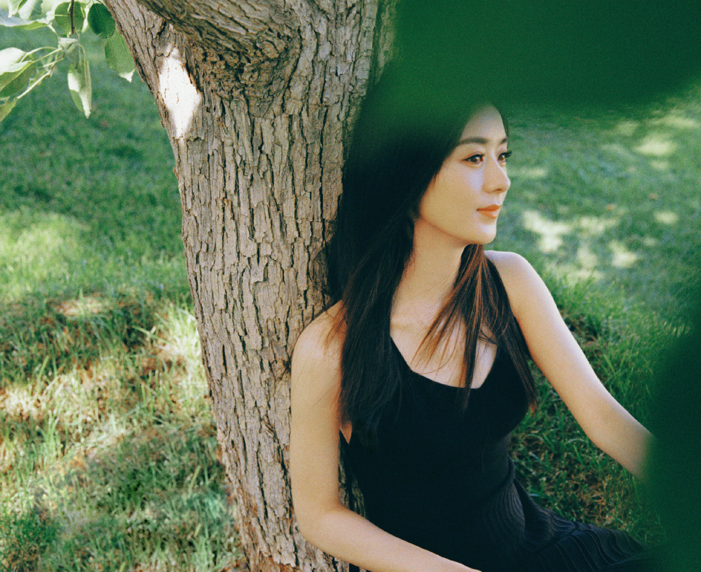 赵丽颖|赵丽颖懒理婚变传闻晒美照，穿露背装秀蚂蚁腰，腰线完美伤已痊愈