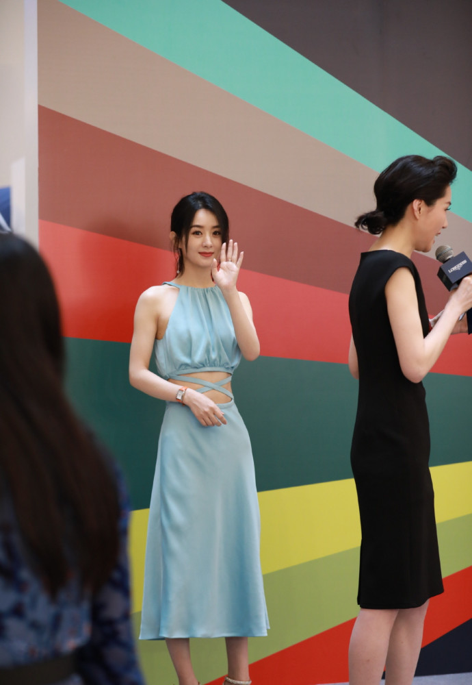 赵丽颖|赵丽颖懒理婚变传闻晒美照，穿露背装秀蚂蚁腰，腰线完美伤已痊愈