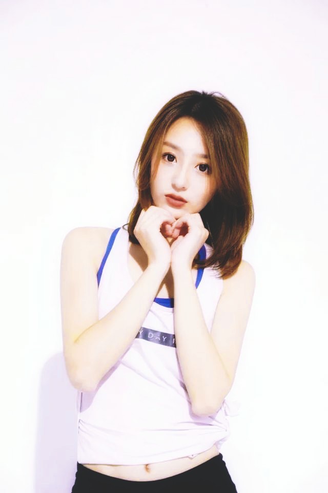 小七写真原名王舒涵,勇士的球迷,小七可以说是女主播中最美最可爱的一