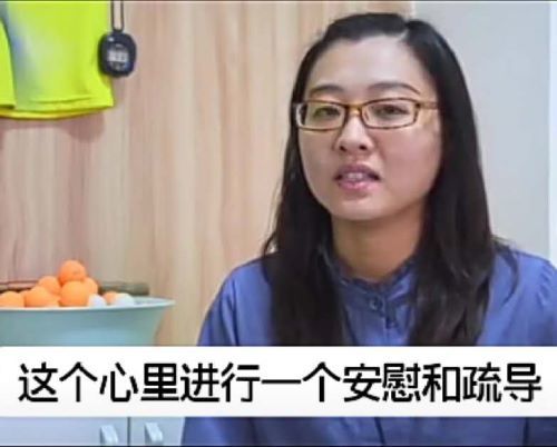 你认真的样子好可爱致攀登高峰快乐前行的乒乓球萌娃李依依