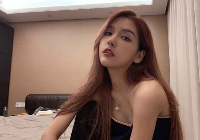 esports电竞比分网｜Rita被主播调侃怀孕了，要与对方在游戏一决高下，乌兹似乎也在
