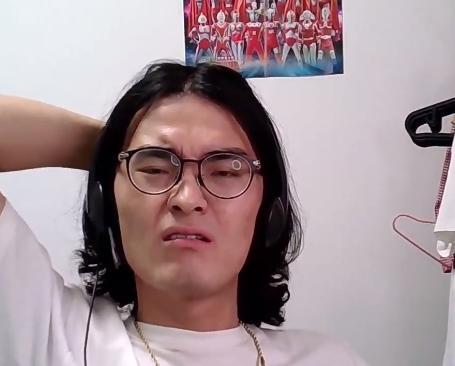esports电竞比分网｜Rita被主播调侃怀孕了，要与对方在游戏一决高下，乌兹似乎也在