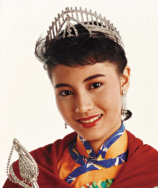 李嘉欣|50岁李嘉欣公开素颜照，网友惊呼认不出来：憔悴衰老，样子很怪