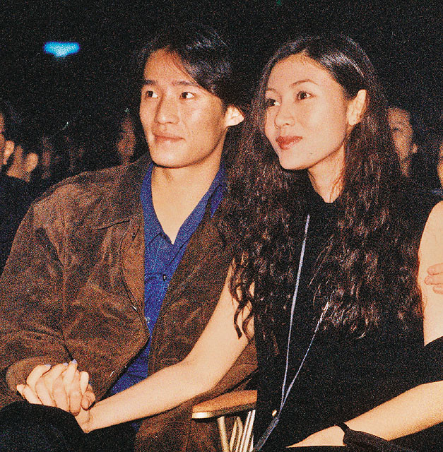 李嘉欣|50岁李嘉欣公开素颜照，网友惊呼认不出来：憔悴衰老，样子很怪