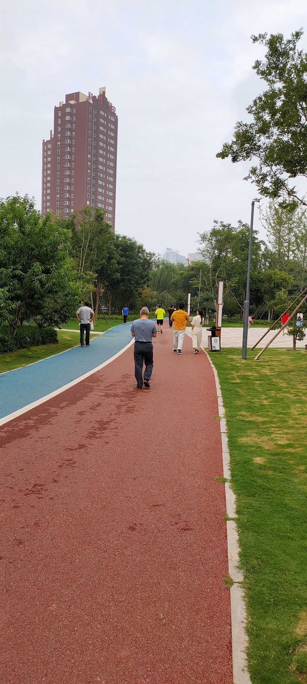 在焦作市正一街的南邊發現一個公園,叫天河公園.