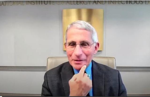 特朗普|白宫被曝收集福奇黑料，特朗普立马称自己特别喜欢福奇，网友笑了