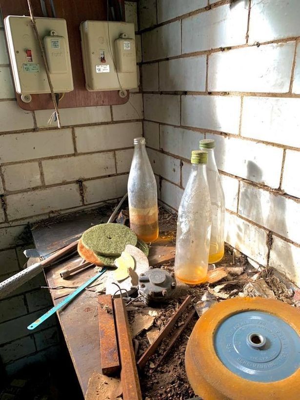 亚历克斯·希尔顿|英国上世纪废弃的农场 陈列摆设完整 堪称博物馆级别