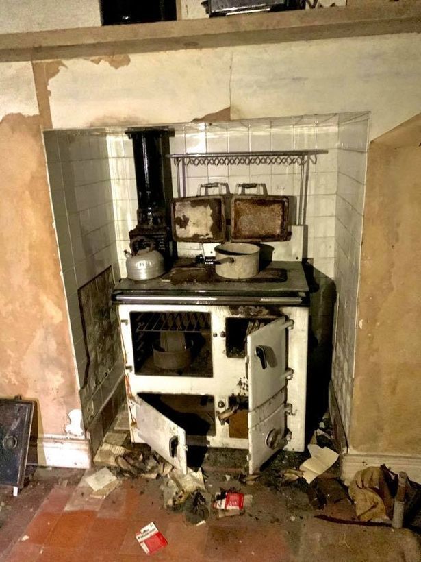 亚历克斯·希尔顿|英国上世纪废弃的农场 陈列摆设完整 堪称博物馆级别