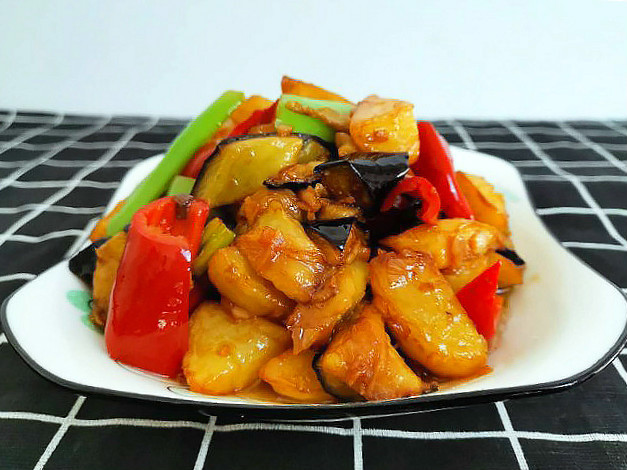 炒地三鲜时多加这1步，茄子不油腻，土豆更入味